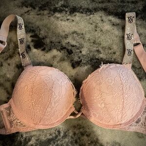 Bombshell Victoria’s Secret